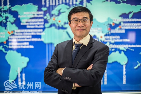 三花控股集团副总裁及首席科学家的美籍华人黄宁杰在接受杭州网采访